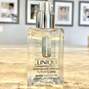 Clinique Dramatically Different Hydrating Jelly